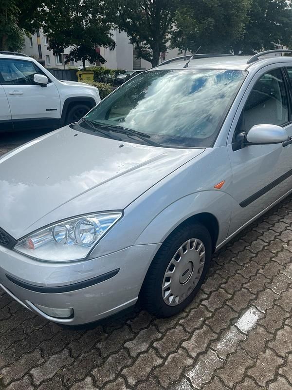 Silber Gebraucht 2004 Ford Focus Kombi | 600 € (Superpreis) - Bild 1/4
