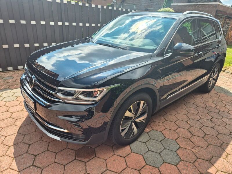 Schwarz Gebraucht 2021 VW Tiguan Elegance SUV | 27.400 € (Guter Preis) - Bild 1/4