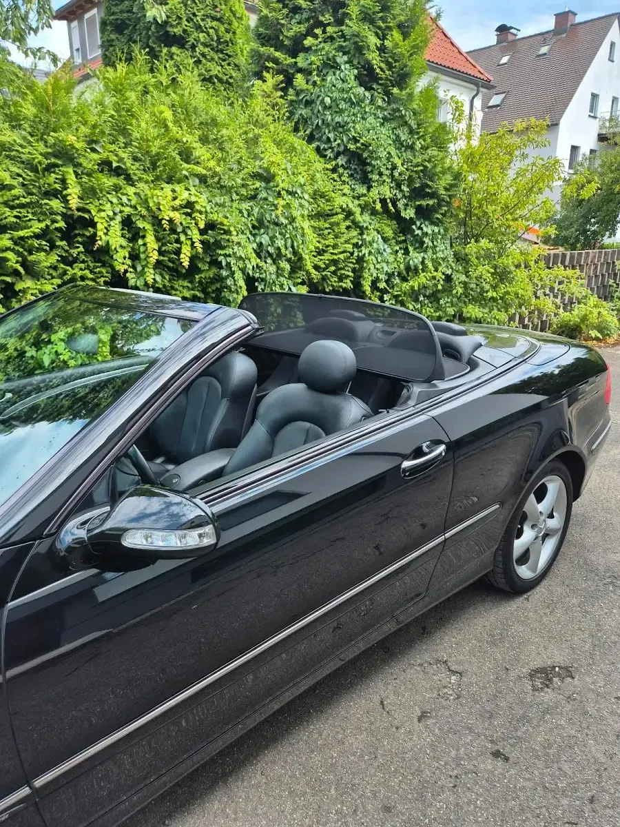 Gebraucht Mercedes CLK320 218 PS (160 kW) 2004 Schwarz Cabrio