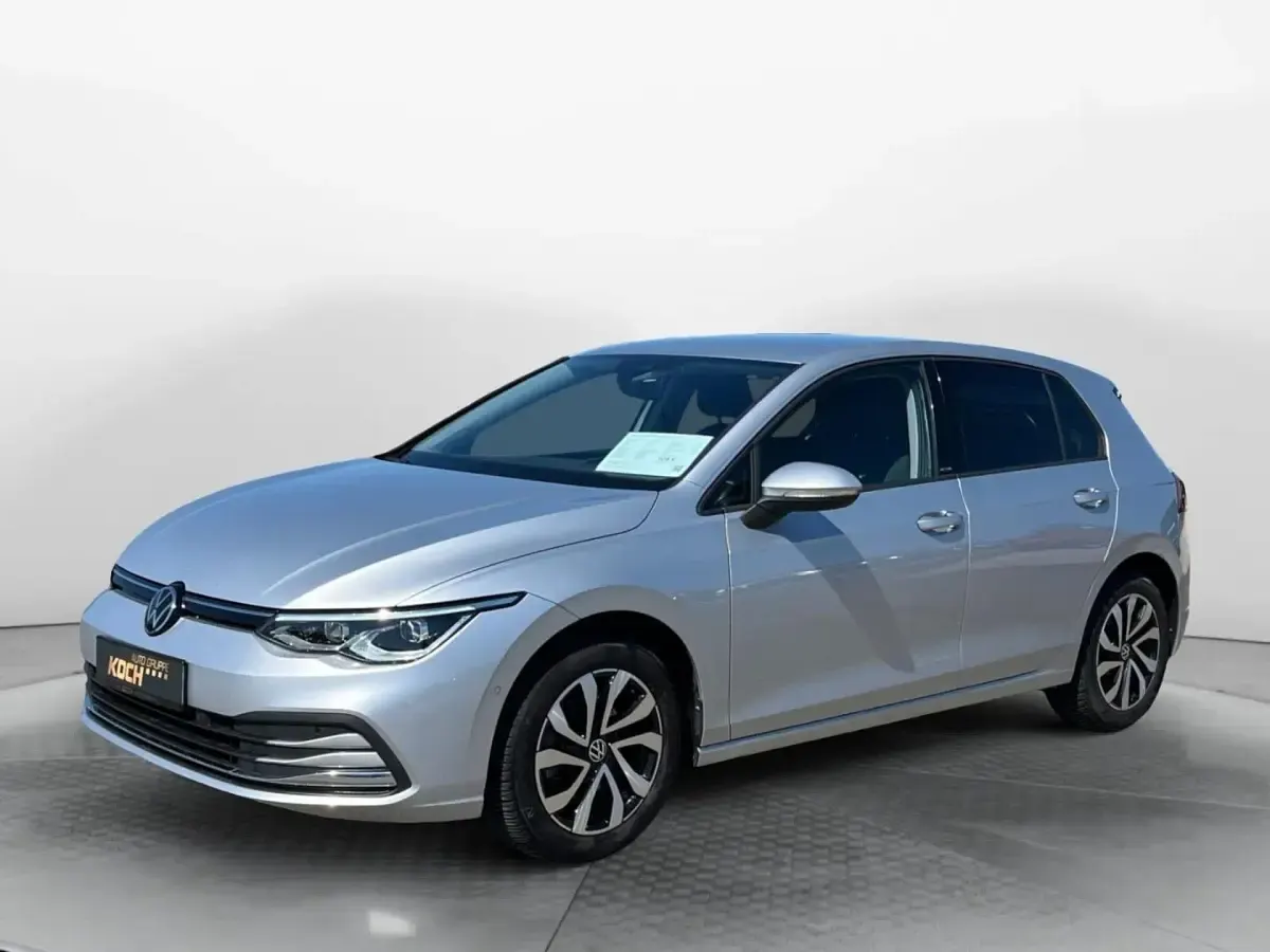 Gebraucht VW Golf VIII Active 150 PS (110 kW) 2023 Reflexsilber metallic Limousine