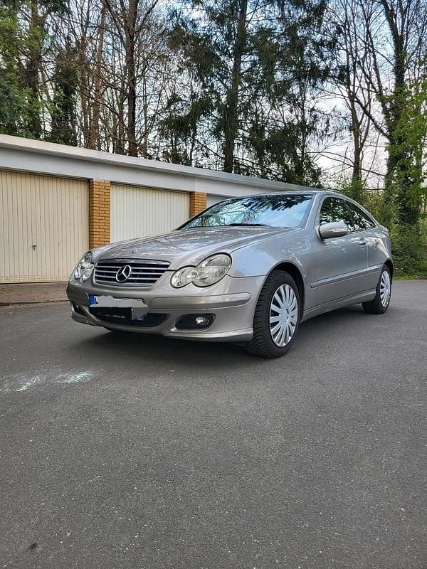 Gold Gebraucht 2007 Mercedes C180 Kleinwagen | 4.925 € (Fairer Preis) - Bild 1/4