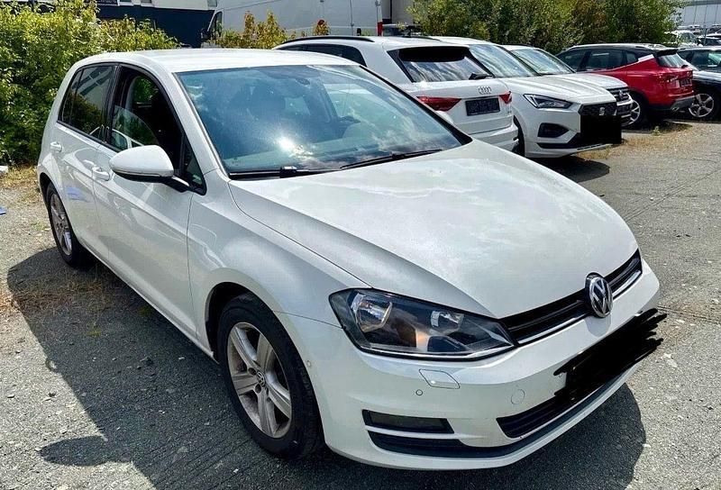 Weiß Gebraucht 2014 VW Golf VII Comfortline Limousine | 9.000 € (Guter Preis) - Bild 1/4
