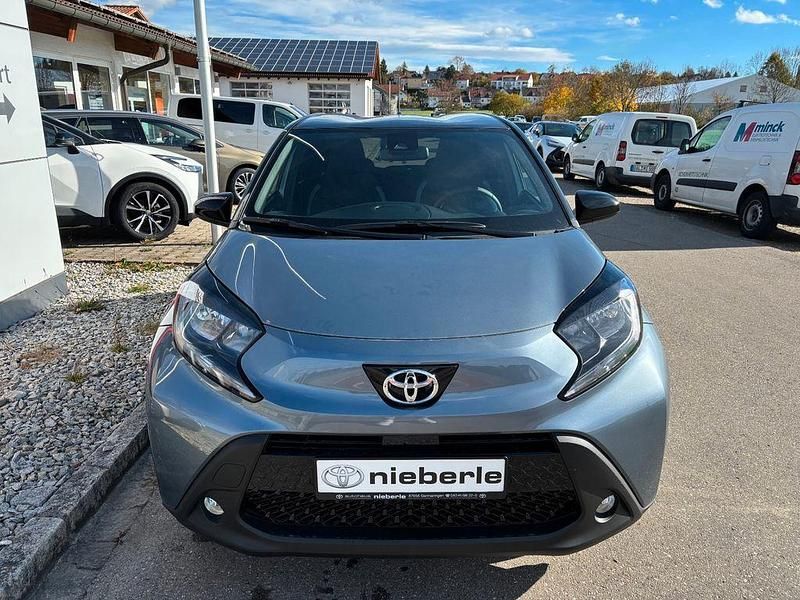 Neu Toyota Aygo X 72 PS (52 kW) 2025 Grau SUV