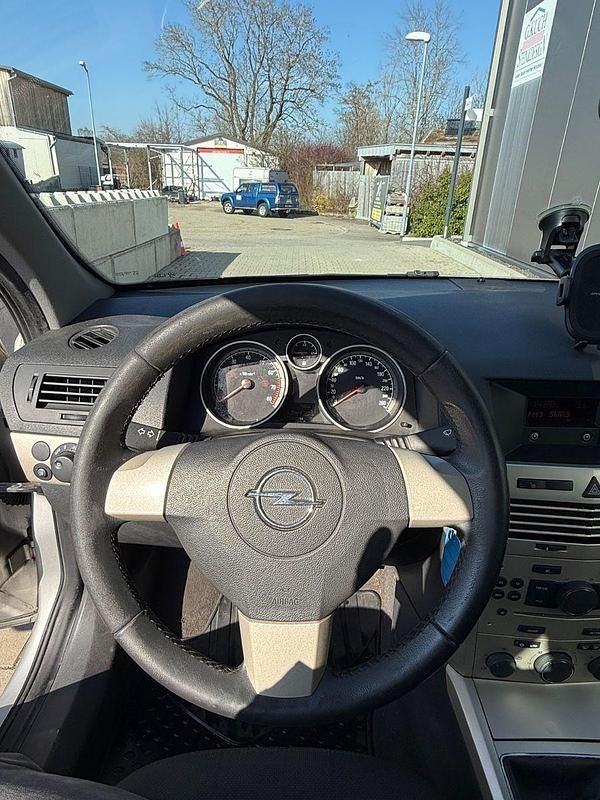 Gebraucht Opel Astra 140 PS (102 kW) 2007 Silber Kombi