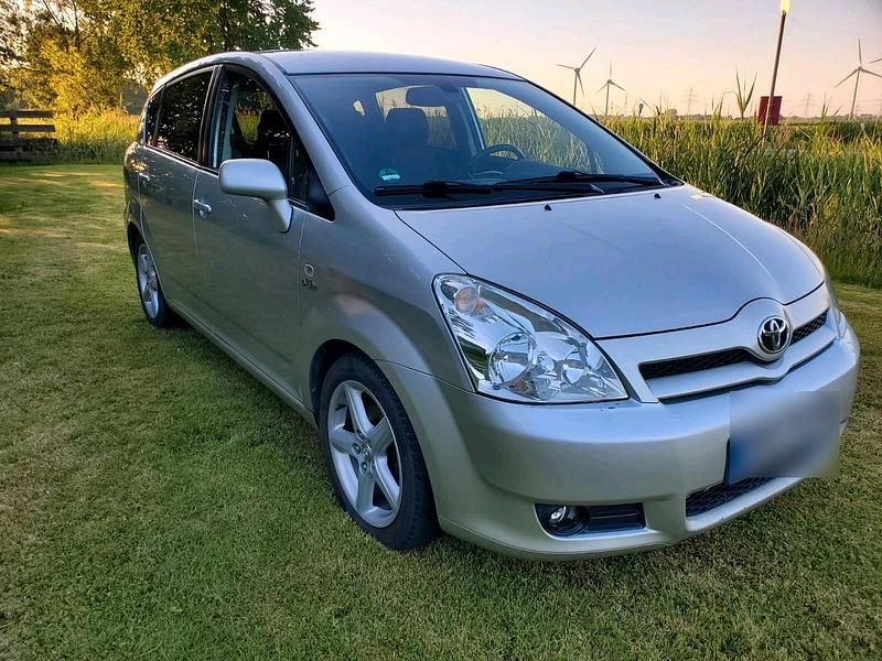 Silber Gebraucht 2007 Toyota Corolla Verso Van / Kleinbus | 2.500 € (Etwas zu teuer) - Bild 1/4