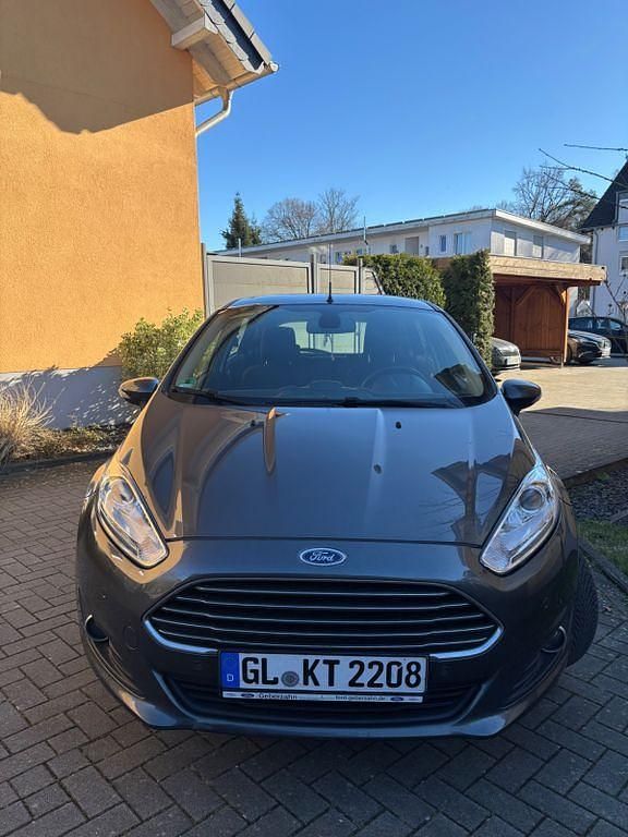Gebraucht Ford Fiesta Titanium 101 PS (74 kW) 2016 Grau Limousine