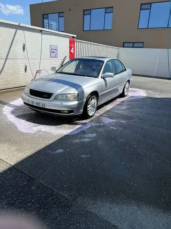 Gebraucht Opel Omega Edition 218 PS (160 kW) 2002 Silber Limousine
