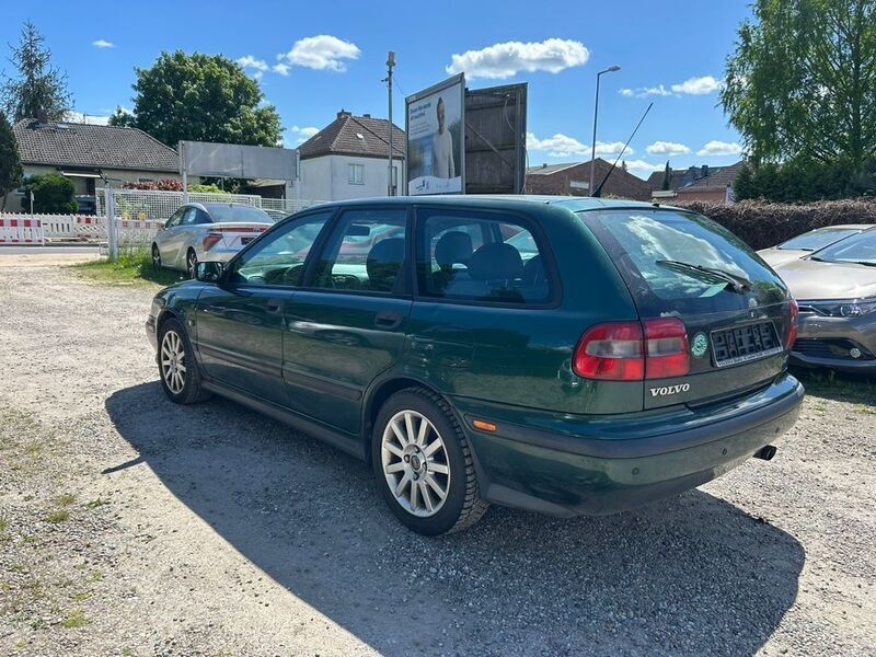 Second-hand Volvo V40 122 CP (89 kW) 2000 Verde Break