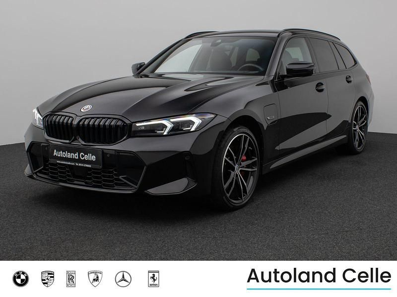 Saphirschwarz metallic475schwarz Gebraucht 2022 BMW 330e M Sport Limousine | 36.499 € (Teuer) - Bild 1/4