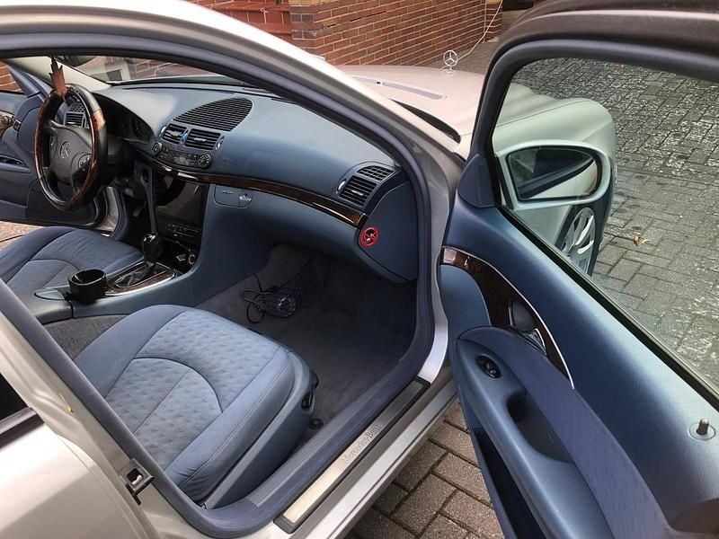 Gebraucht Mercedes E200 125 PS (91 kW) 2004 Silber Limousine