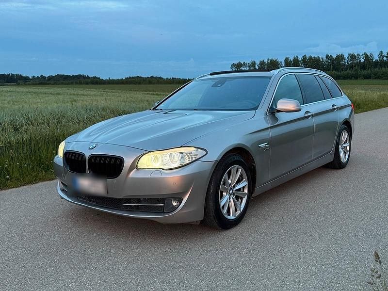 Silber Gebraucht 2011 BMW 530 Kombi | 8.500 € (Superpreis) - Bild 1/4