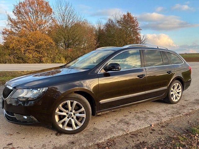 Gebraucht Skoda Superb Active 170 PS (125 kW) 2013 Braun Limousine
