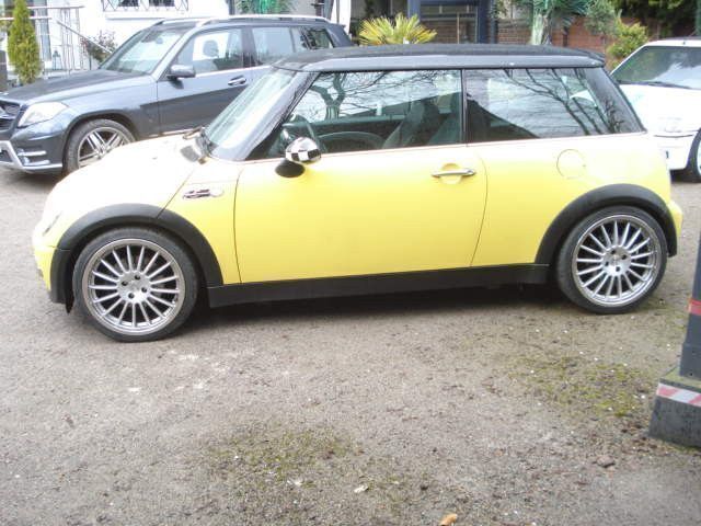 Gelb Gebraucht 2002 Mini Cooper Kleinwagen | 1.950 € - Bild 1/4