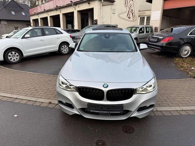 Gebraucht BMW 330 Sport Line 258 PS (189 kW) 2015 Glaciersilber metallic Limousine