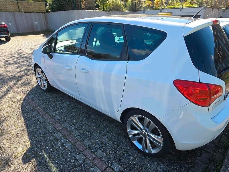 Gebraucht Opel Meriva 120 PS (88 kW) 2012 Weiß Van / Kleinbus