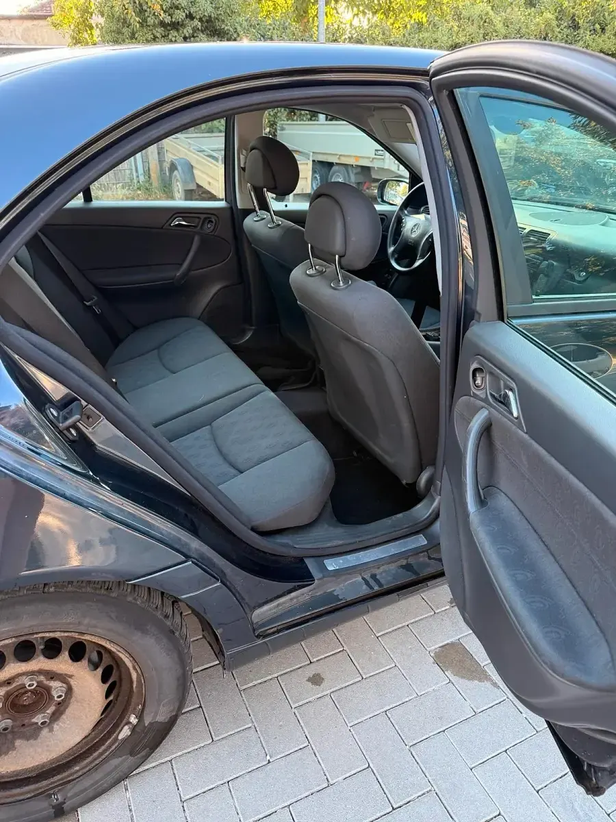 Gebraucht Mercedes C180 Classic 143 PS (105 kW) 2004 Schwarz Limousine