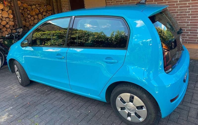 Blau Gebraucht 2020 VW e-up! Comfortline Kleinwagen | 10.900 € (Etwas zu teuer) - Bild 1/4