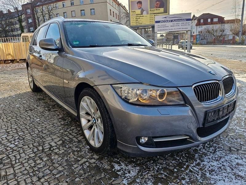 Grau Gebraucht 2010 BMW 320 Comfort Edition Kombi | 2.699 € (Superpreis) - Bild 1/4