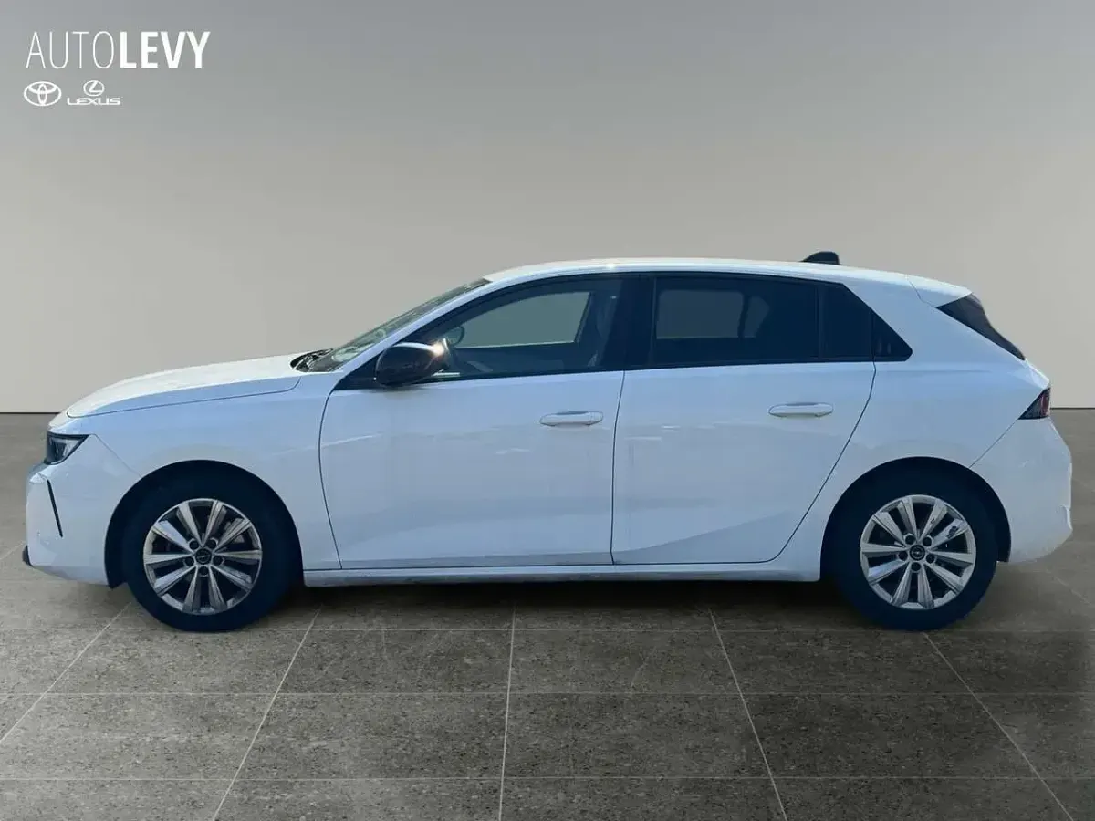 Gebraucht Opel Astra Elegance 131 PS (96 kW) 2023 Weiß Kleinwagen