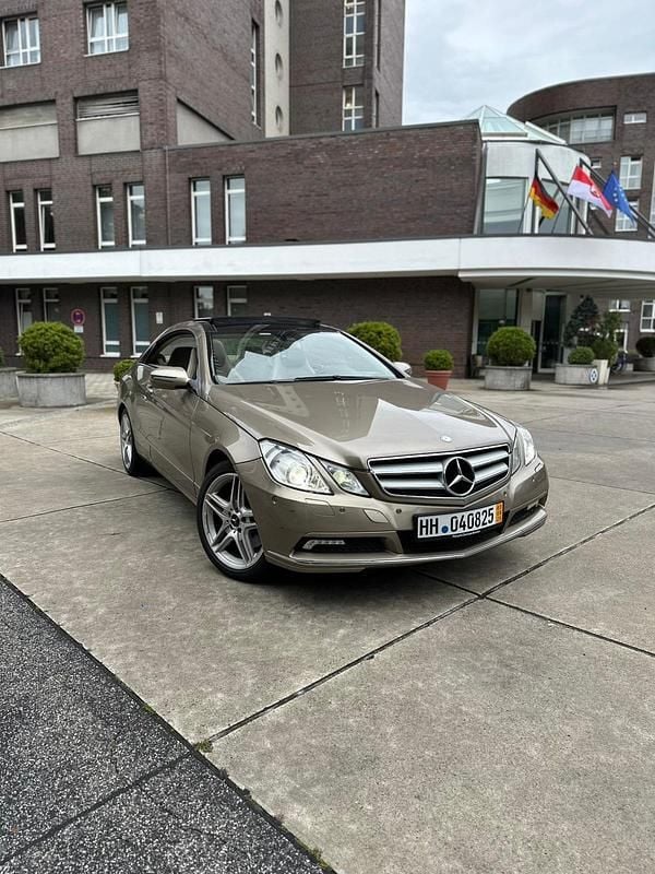Beige Gebraucht 2010 Mercedes E350 Coupé | 5.799 € (Superpreis) - Bild 1/4