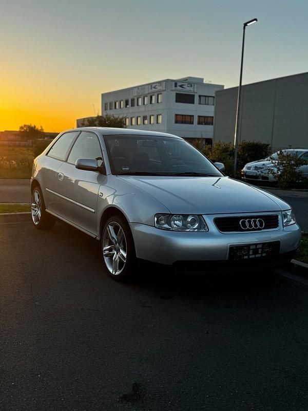 Grau Gebraucht 2001 Audi A3 Kleinwagen | 1.500 € (Guter Preis) - Bild 1/4