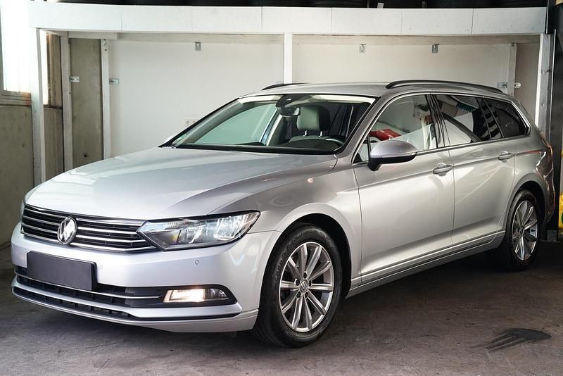 Gebraucht VW Passat 150 PS (110 kW) 2019 Silber Kombi