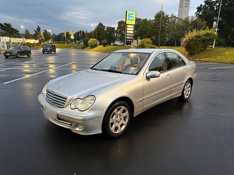 Silber Gebraucht 2005 Mercedes C180 Limousine | 3.190 € (Fairer Preis) - Bild 1/4