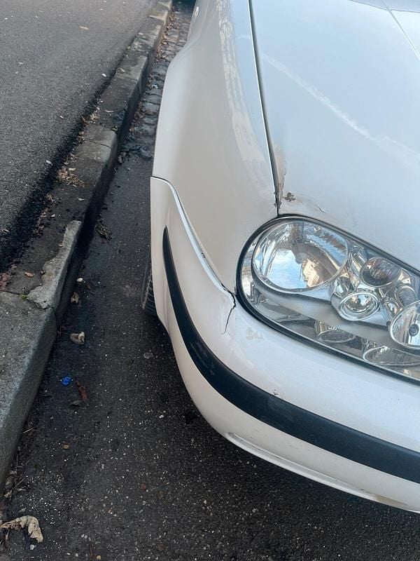 Gebraucht VW Golf IV 75 PS (55 kW) 2001 Weiß Kleinwagen