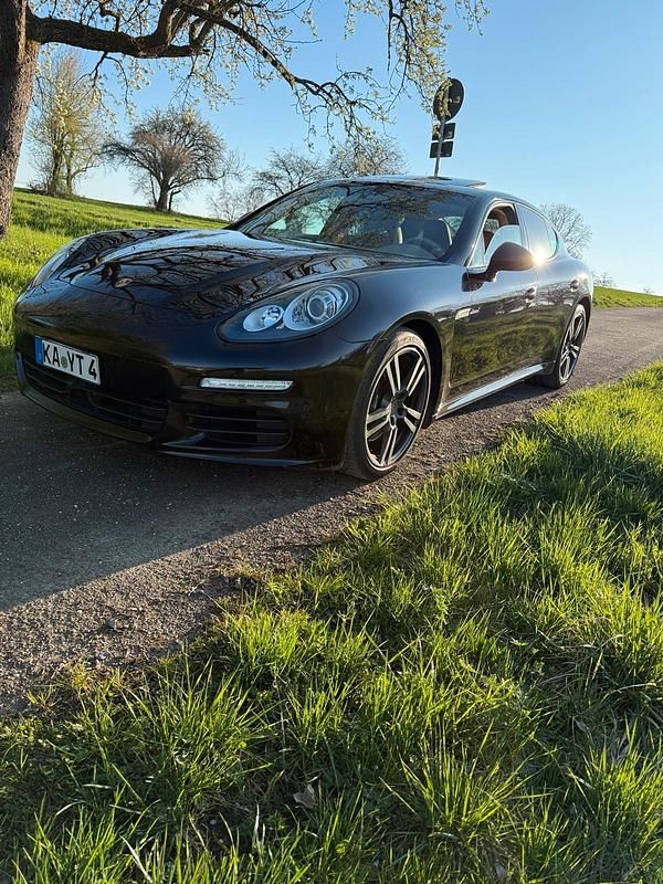 Schwarz Gebraucht 2015 Porsche Panamera Limousine | 22.999 € (Fairer Preis) - Bild 1/4