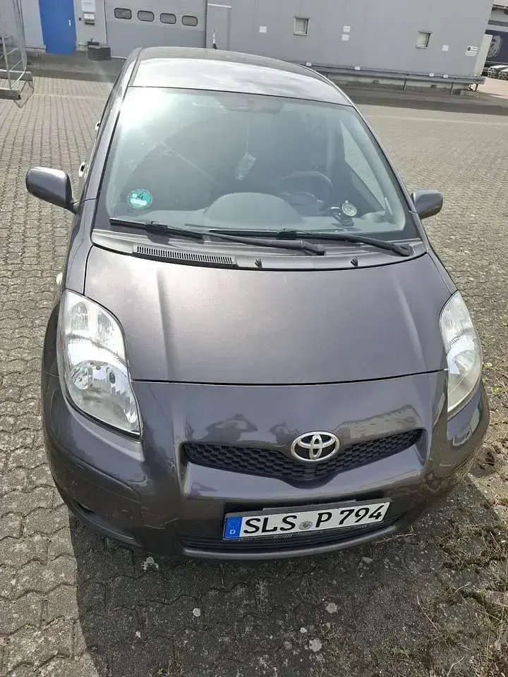 Gebraucht Toyota Yaris Edition 99 PS (72 kW) 2011 Grau Kleinwagen