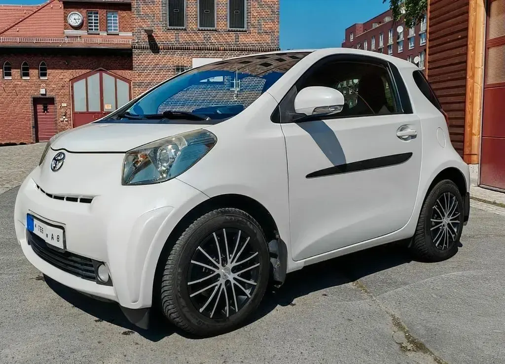 Gebraucht Toyota iQ 68 PS (50 kW) 2009 Weiß Kleinwagen