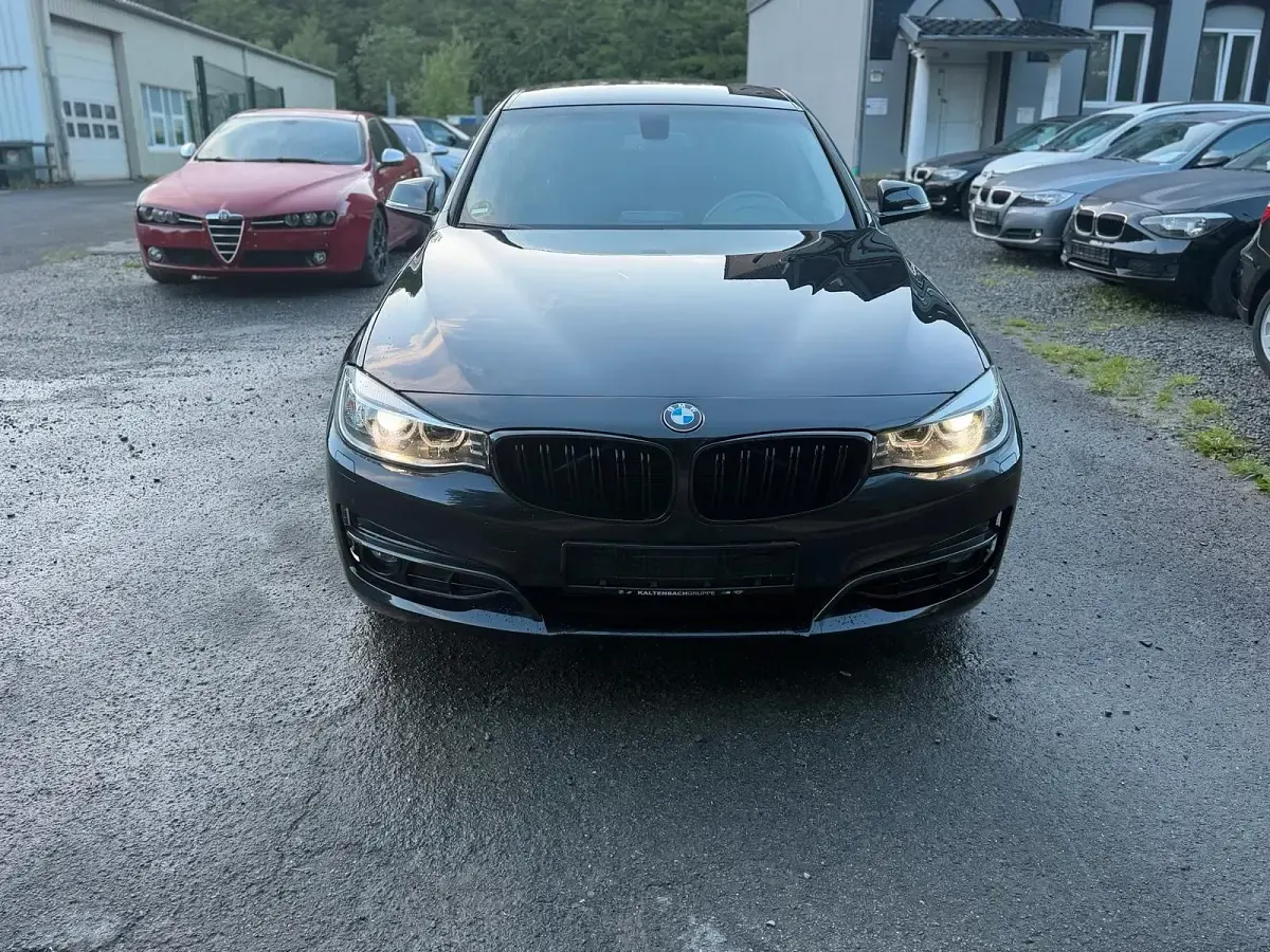 Gebraucht BMW 318 143 PS (105 kW) 2015 Schwarz Limousine