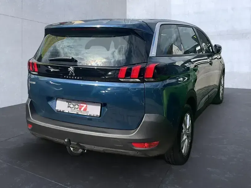 Gebraucht Peugeot 5008 Active 131 PS (96 kW) 2023 Lackierung blau celebes/ (metallic) SUV