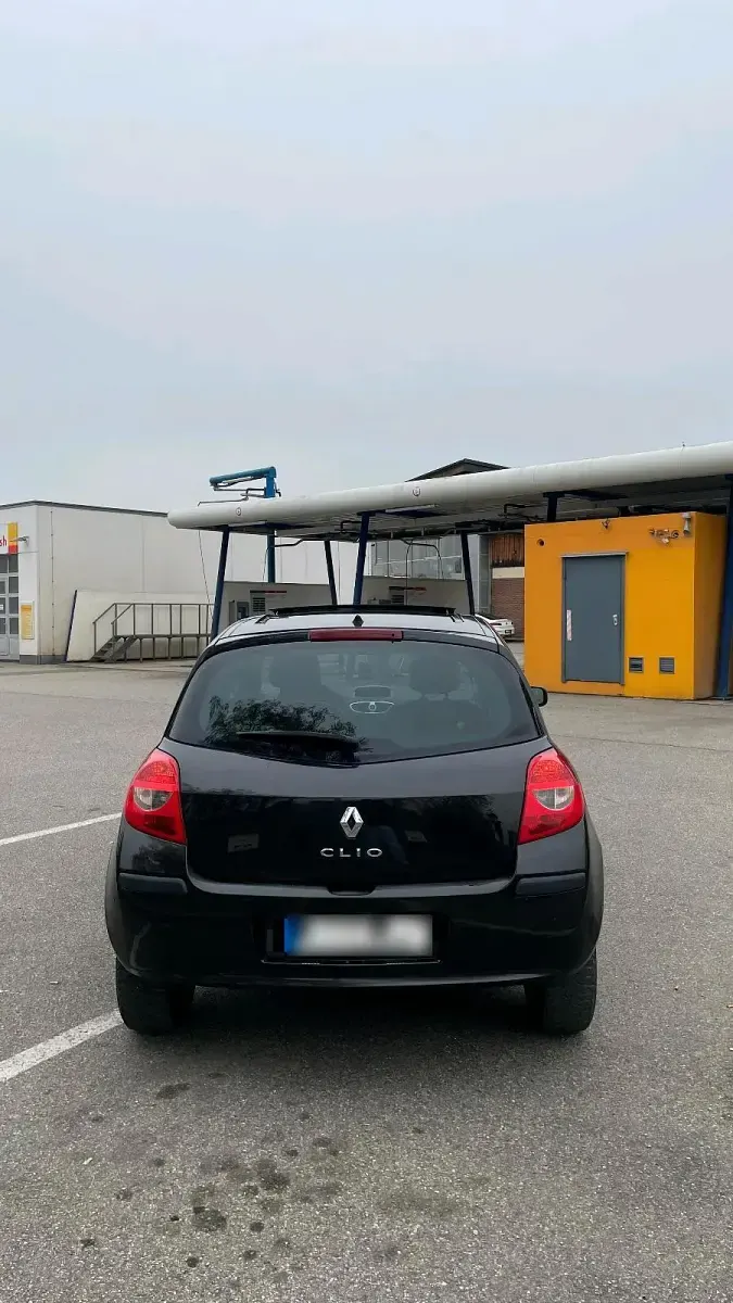 Używany Renault Clio III Initiale 101 KM (74 kW) 2008 Czarny Hatchback