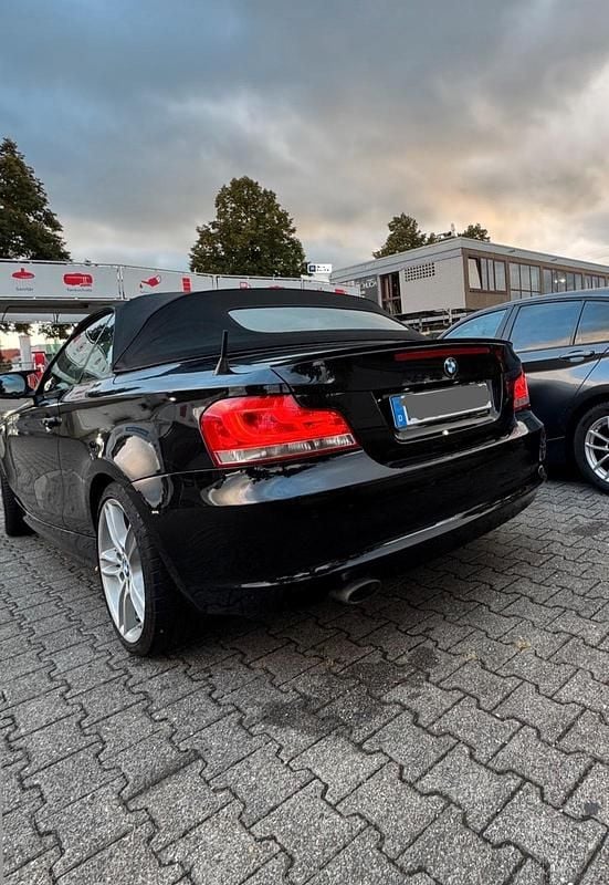 Schwarz Gebraucht 2011 BMW 120 Cabriolet M Sport Cabrio | 7.700 € (Guter Preis) - Bild 1/4