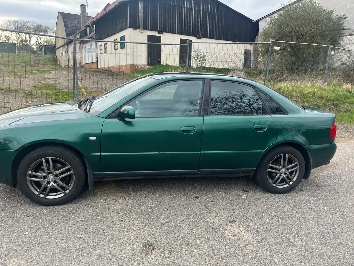 Gebraucht Audi A4 125 PS (91 kW) 2000 Grün Limousine