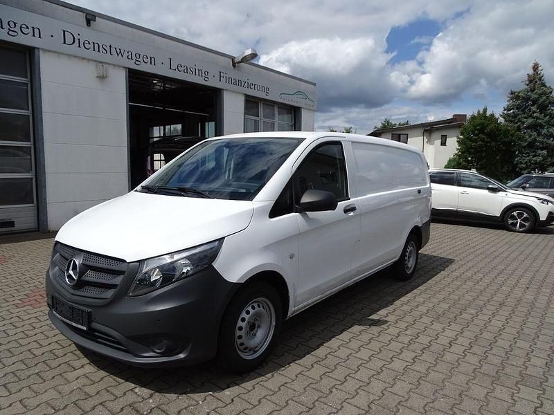 Arktikweiss Gebraucht 2021 Mercedes Vito Van / Kleinbus | 20.890 € - Bild 1/4