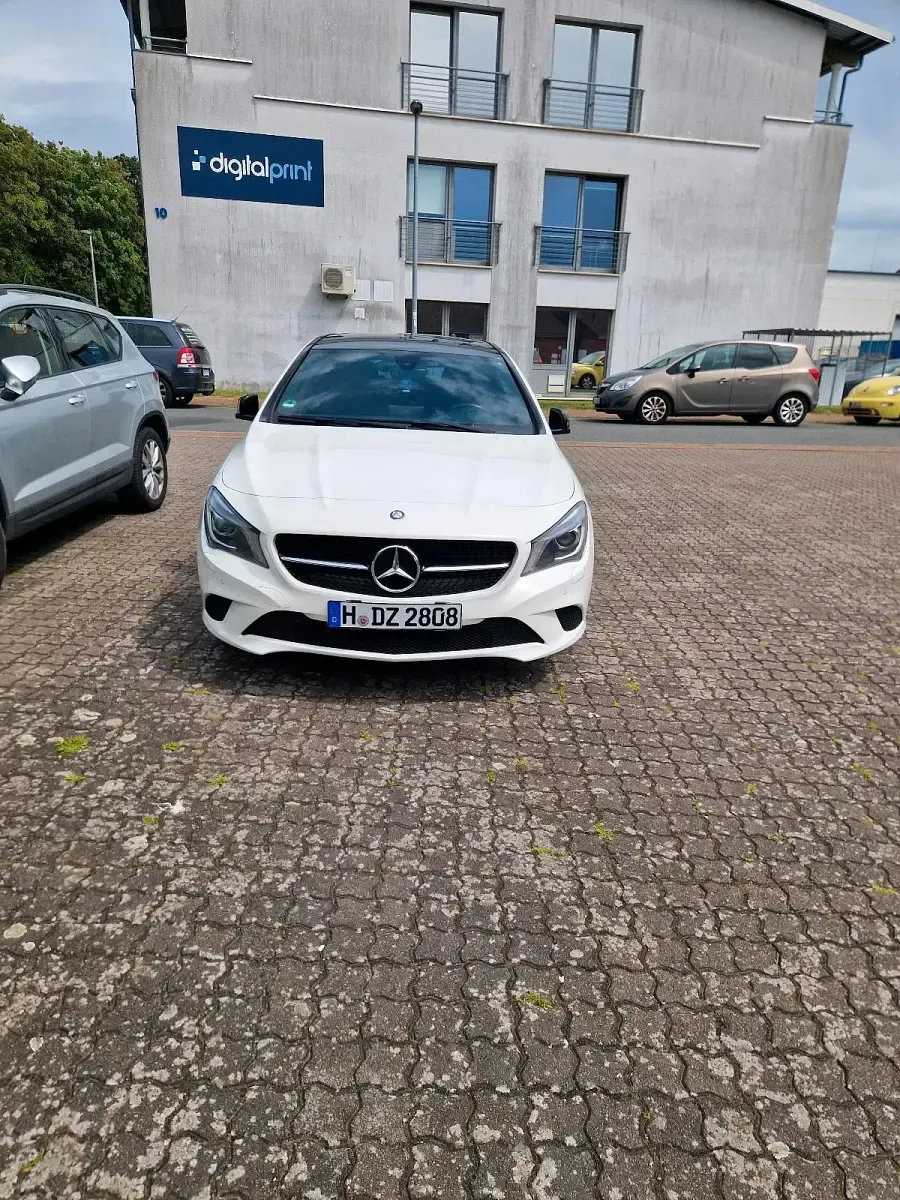 Gebraucht Mercedes CLA220 177 PS (130 kW) 2015 Weiß Limousine