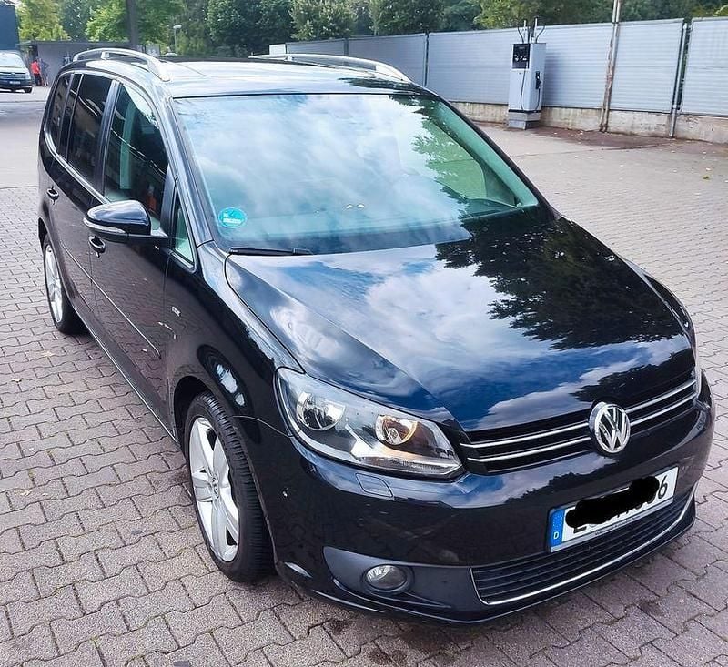 Schwarz Gebraucht 2014 VW Touran Cup Van / Kleinbus | 12.900 € (Etwas zu teuer) - Bild 1/4
