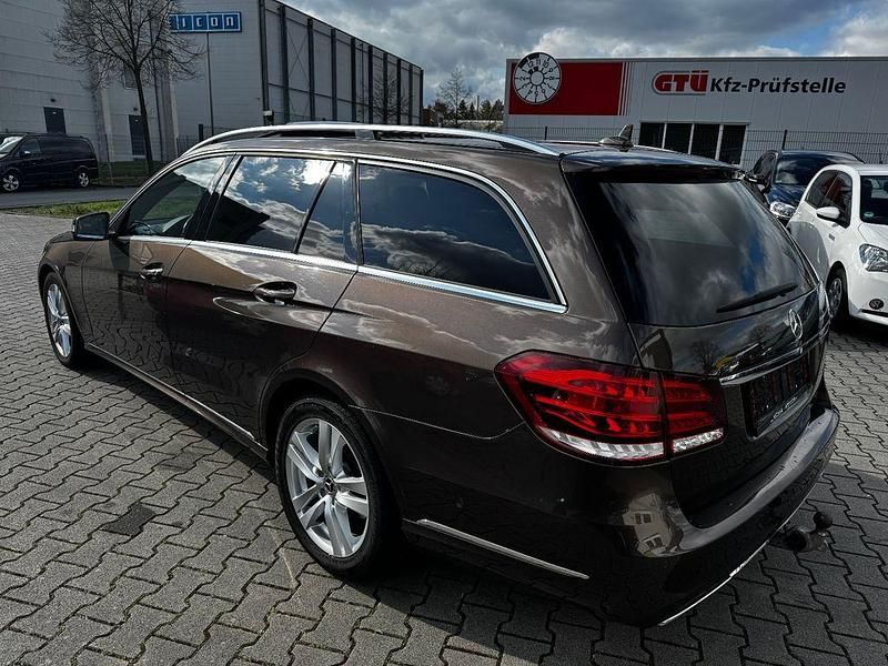 Gebraucht Mercedes E220 Edition 170 PS (125 kW) 2015 Braun Kombi