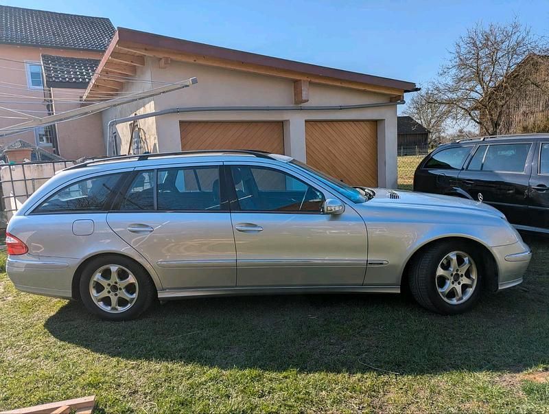 Gebraucht Mercedes E240 Avantgarde 177 PS (130 kW) 2004 Silber Kombi