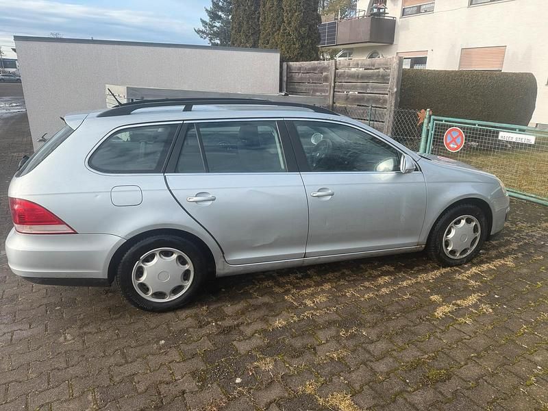 Gebraucht VW Golf V 105 PS (77 kW) 2008 Silber Kombi