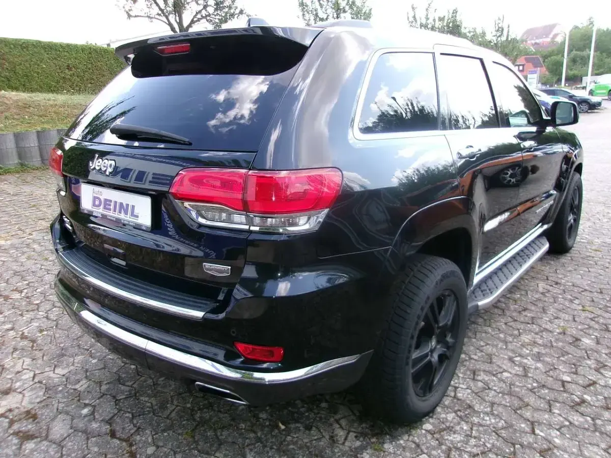 Gebraucht Jeep Grand Cherokee Summit 250 PS (183 kW) 2016 Brilliant black crystal pearl SUV