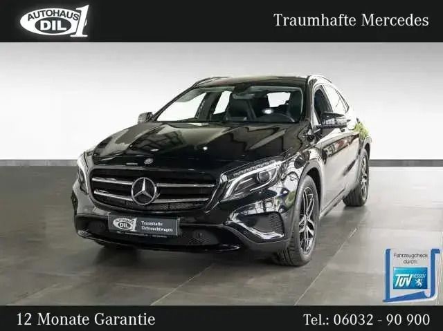 Schwarz (kosmosschwarz metalliclack) Gebraucht 2015 Mercedes GLA200 Night SUV | 21.450 € (Etwas zu teuer) - Bild 1/3