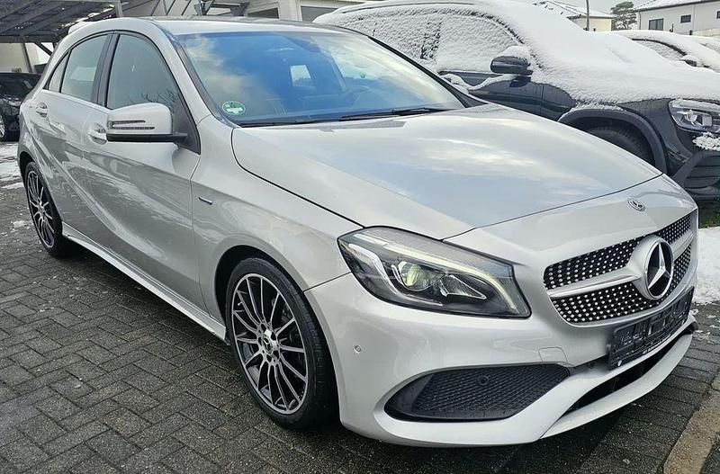 Silber Gebraucht 2017 Mercedes A200 AMG line Limousine | 19.999 € (Etwas zu teuer) - Bild 1/4