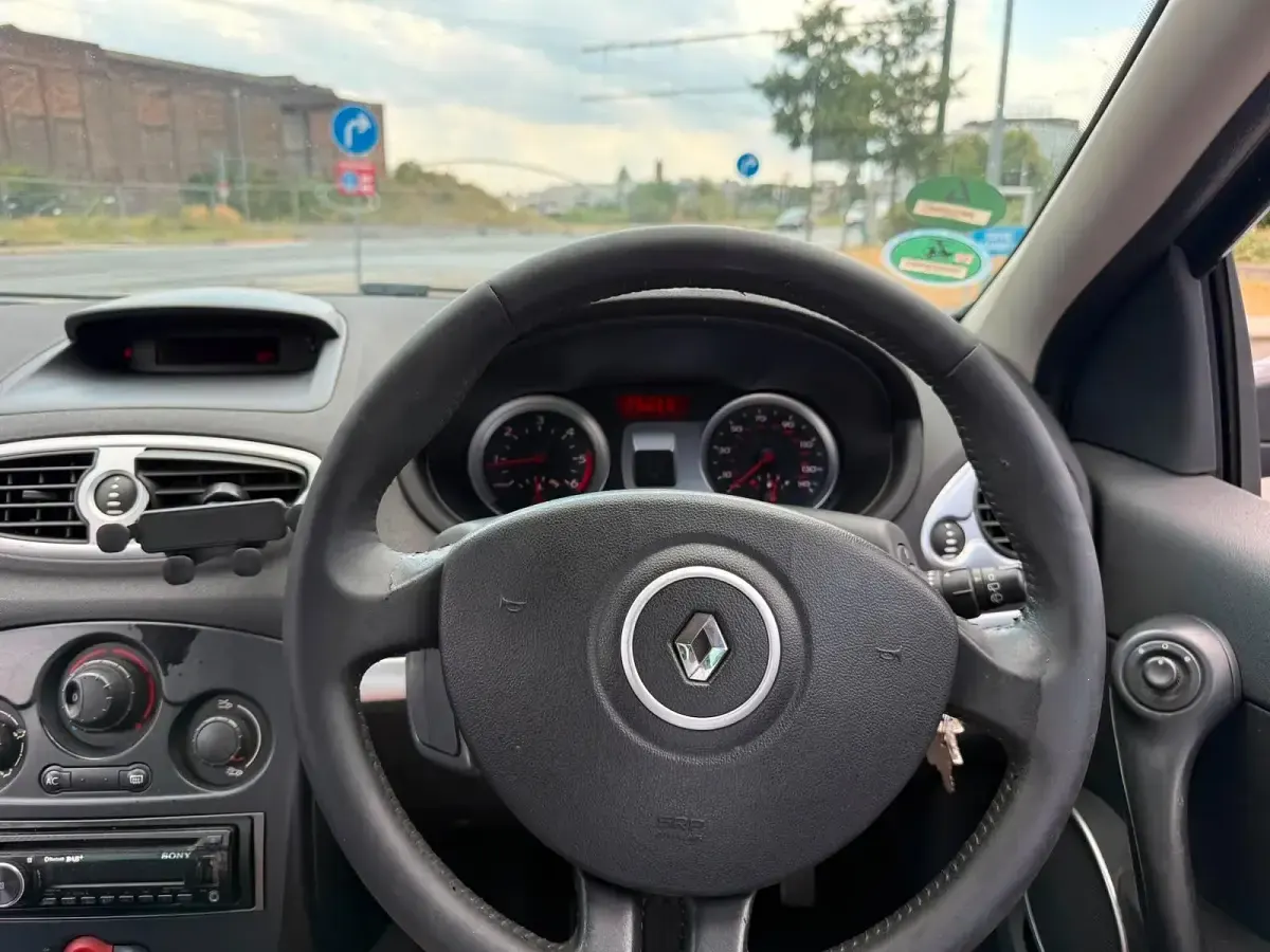 Gebraucht Renault Clio II 75 PS (55 kW) 2007 Schwarz Limousine