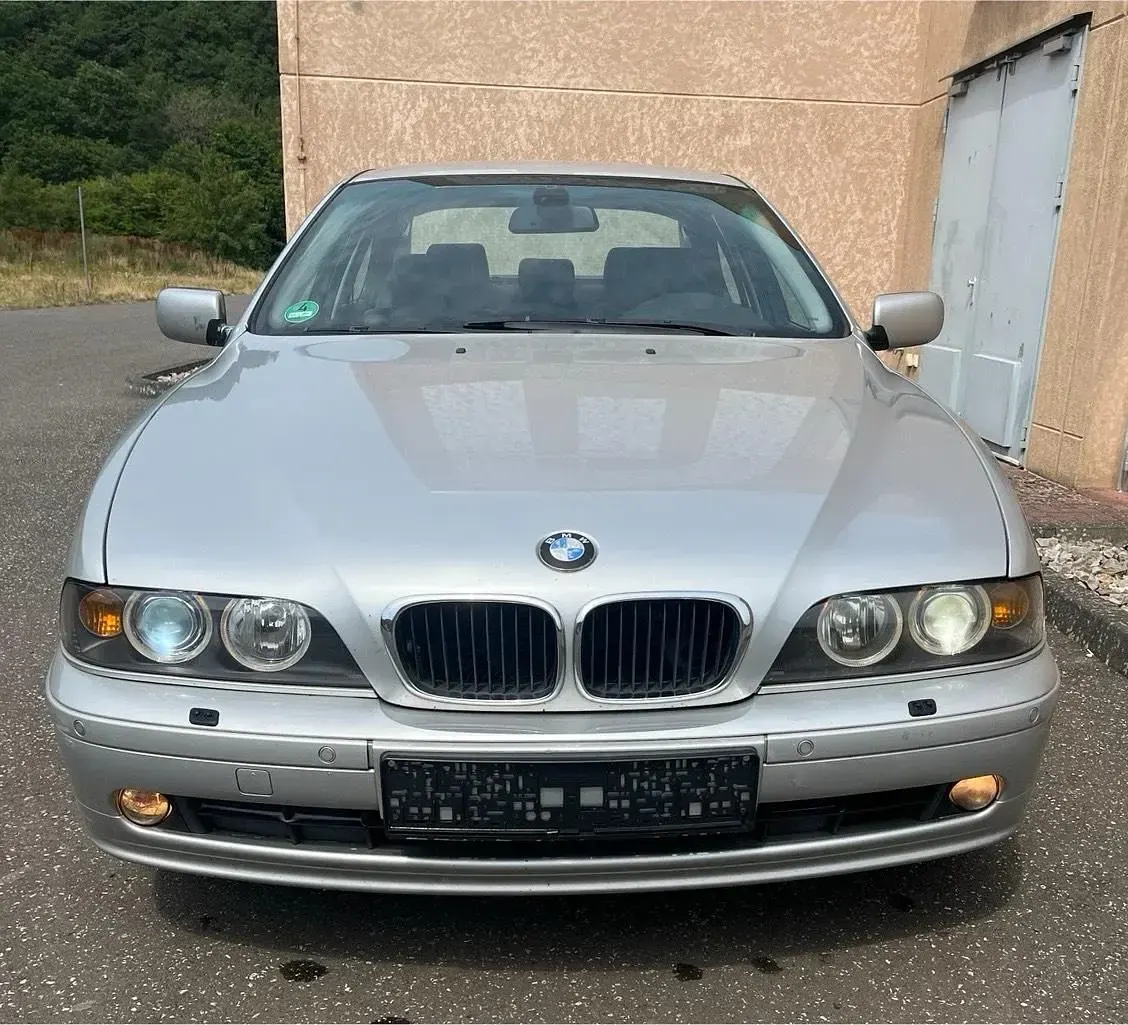 Gebraucht BMW 520 170 PS (125 kW) 2002 Silber Limousine