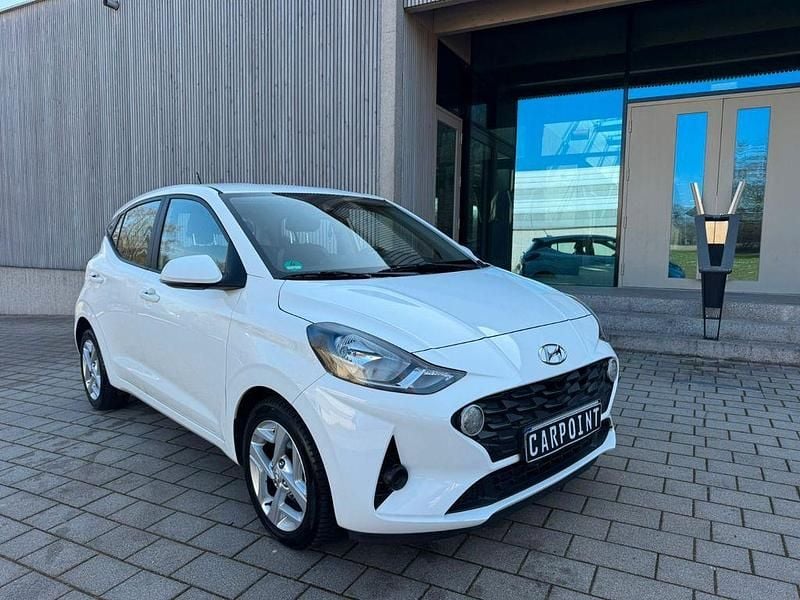 Gebraucht Hyundai i10 Trend 84 PS (61 kW) 2023 Weiß Kleinwagen
