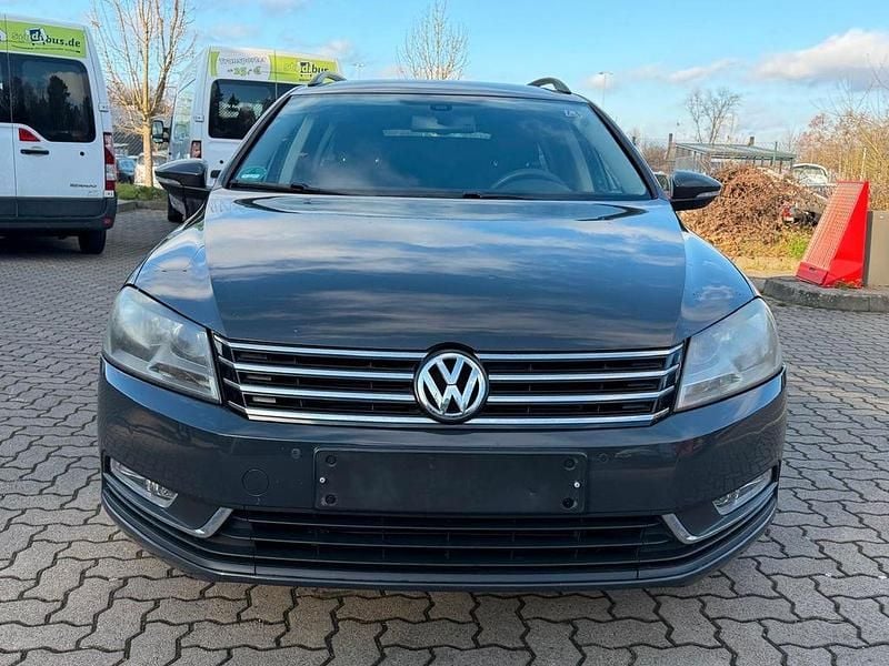 Gebraucht VW Passat Trendline 150 PS (110 kW) 2012 Grau Kombi