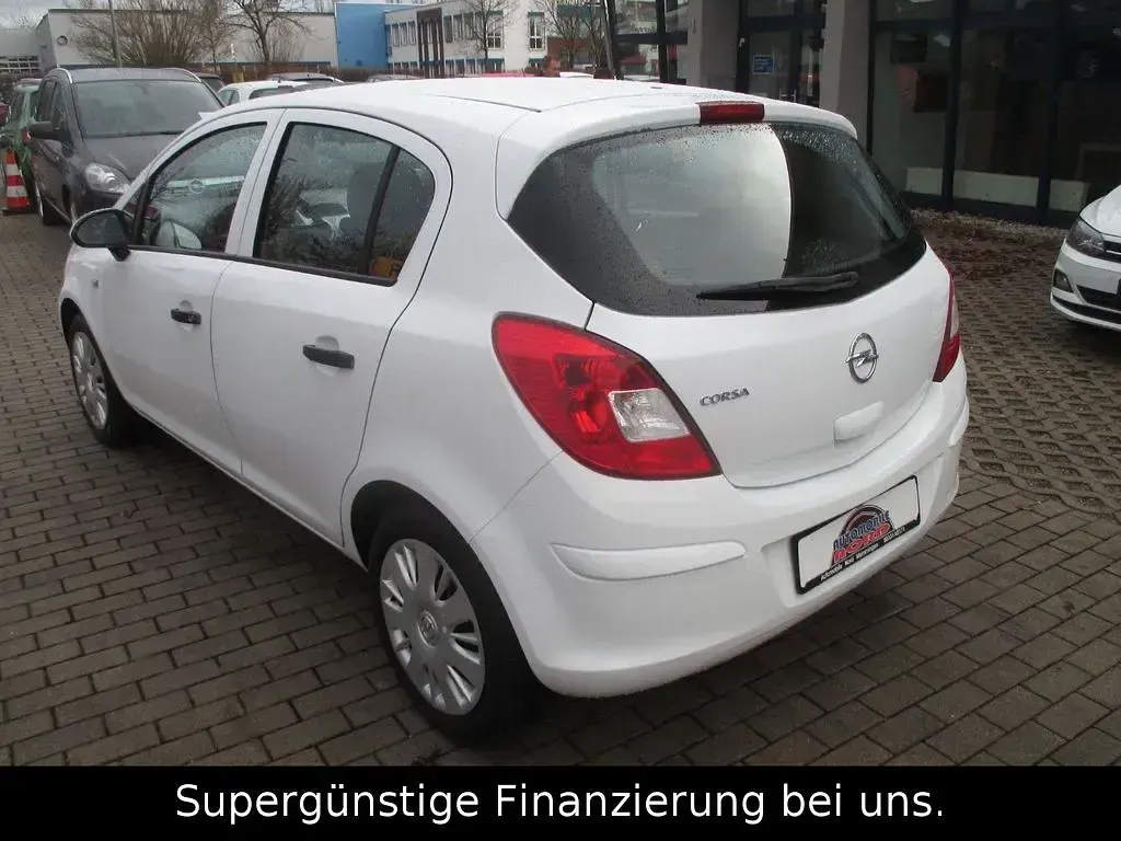 Używany Opel Corsa Selection 69 KM (50 kW) 2014 Biały Hatchback